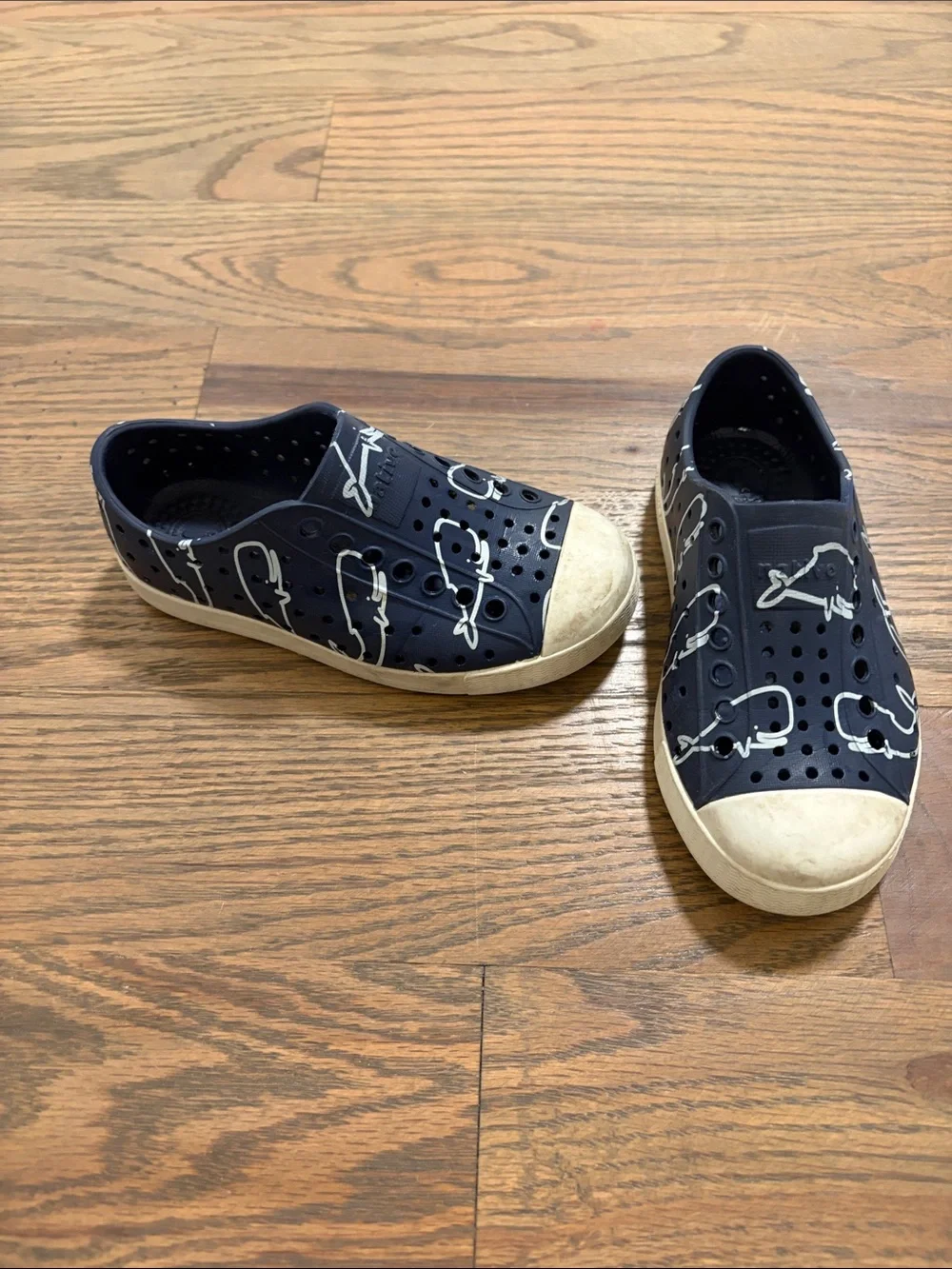 Native ack whale toddler size 9 shoes play condition